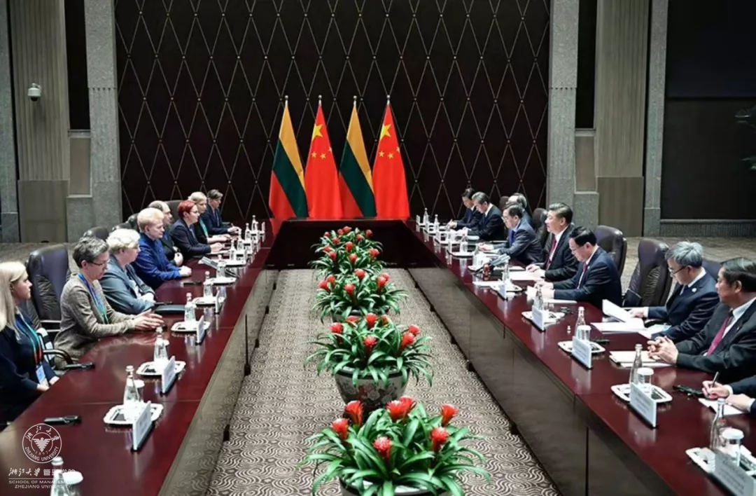 2018年11月5日，习主席在上海会见立陶宛总统格里包斯凯特。 新华社.png